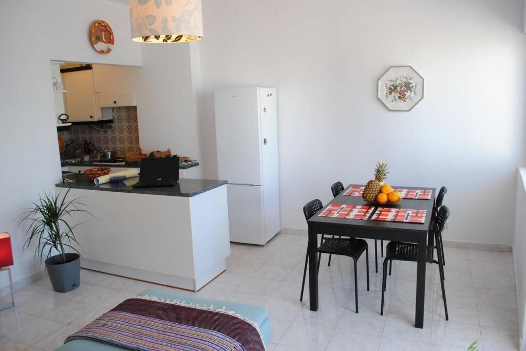 Marine Freestyler Glorious Terrace Apartment FAO Exterior photo